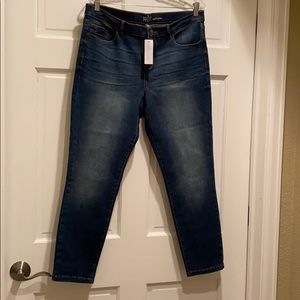 NWT- New York&Company Mid rise ankle Jean